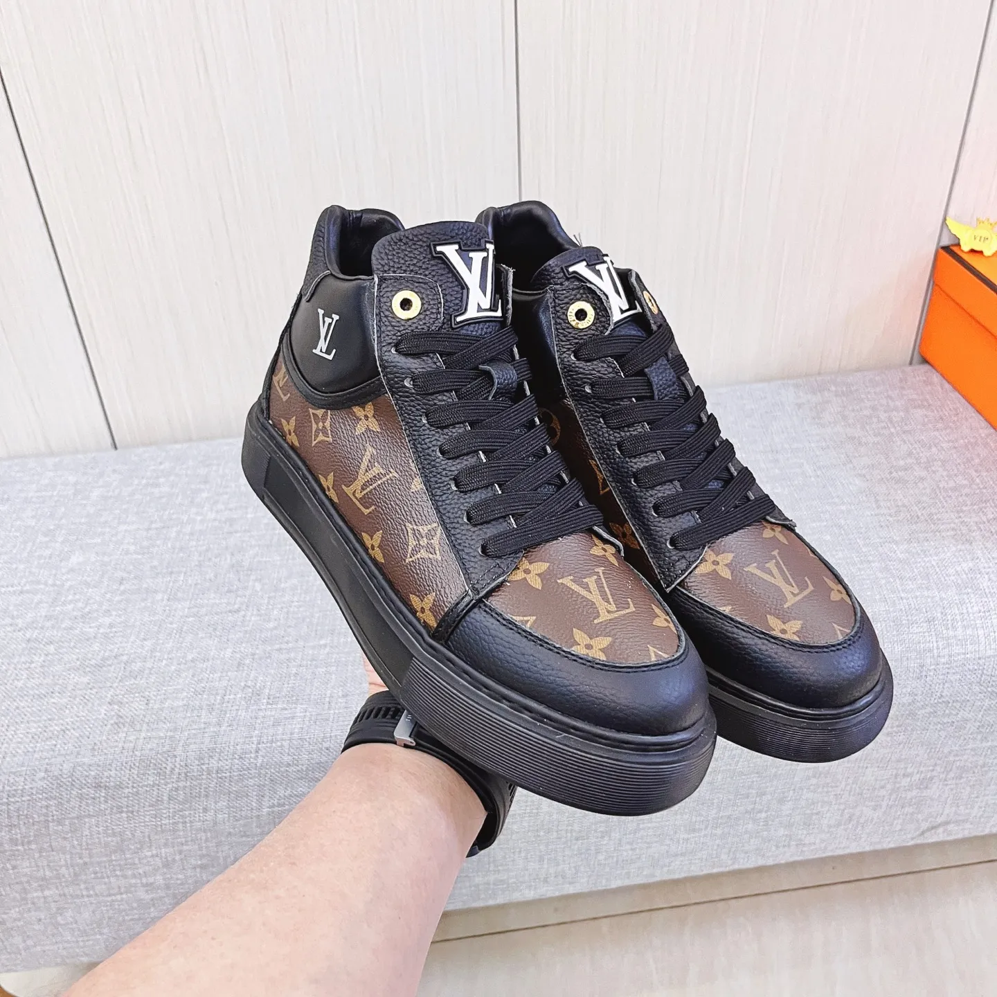 Men's Men's Shoes Men's Shoes 💰 460 Men's Men's Shoes 💰 [ LV ] 🔥 Louis Vuitton Men's high-end brand official website 1:1 latest masterpiece: the upper is made of Italian imported first-layer cowhide with a comfortable and breathable lining ➕ Made of the original non-slip and wear-resistant outsole 🔥, making walking more convenient and comfortable! An exclusive new model, a stunning work, a beautiful 1:1 replica [color] compared to the official quality! Create a fashionable personality to set off your uniqueness! A must-have for trendy men! Classic 🔥Size: 38-44 Color: 🔥 2⃣️colors available🔥.